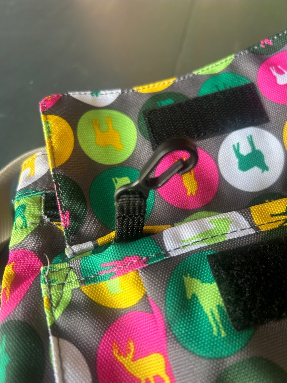 Kavu Multicolor Animal Silhouette Circle Crossbody Bag - Picture 7 of 8
